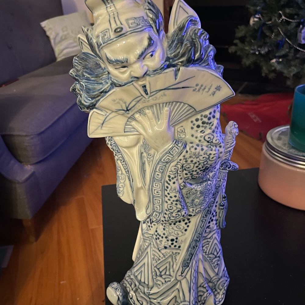 Beautiful Guan Yu Porcelain figurine